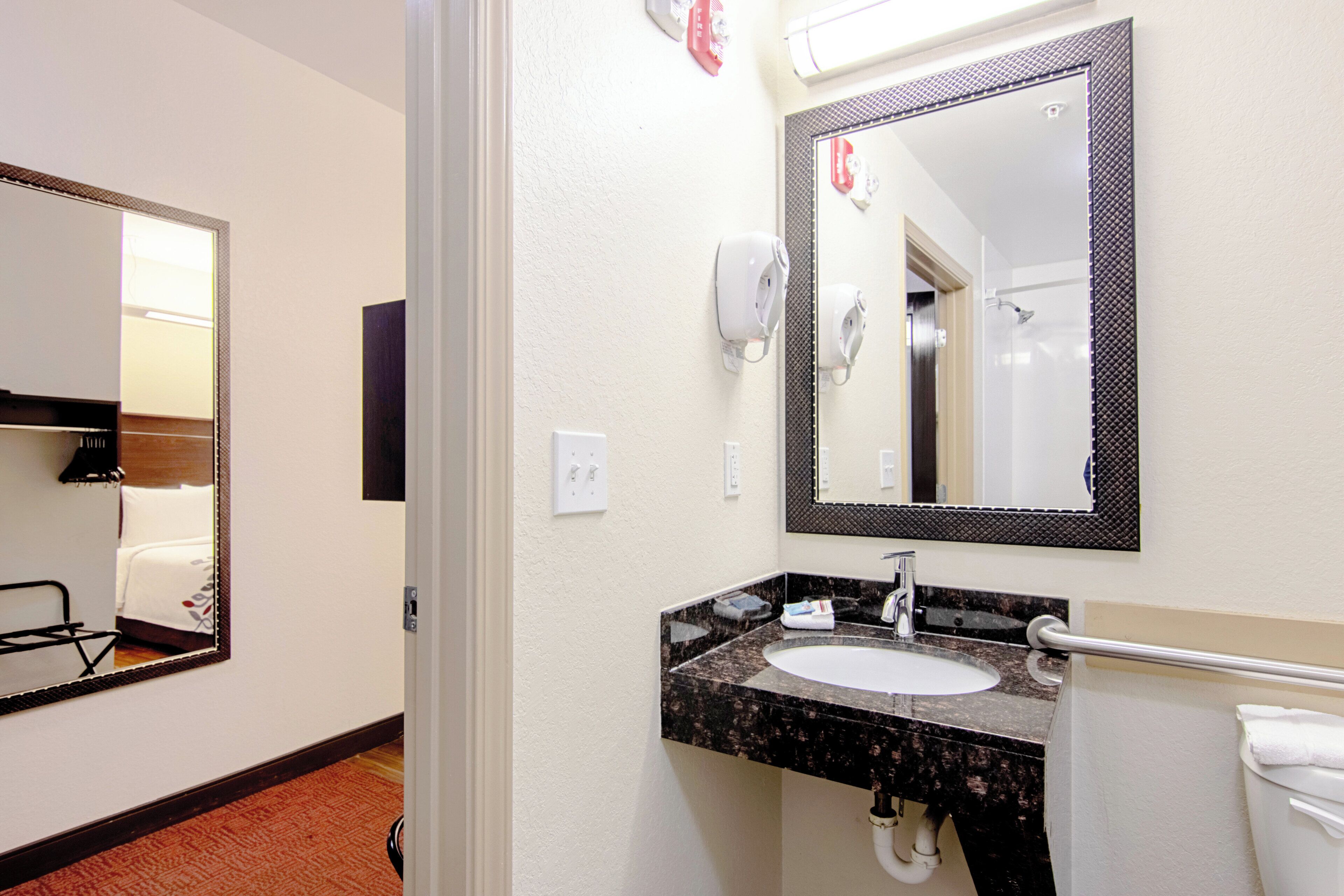 Deluxe Room, 2 Double Beds, Accessible (Smoke Free) | Bathroom | Free toiletries, hair dryer, towels