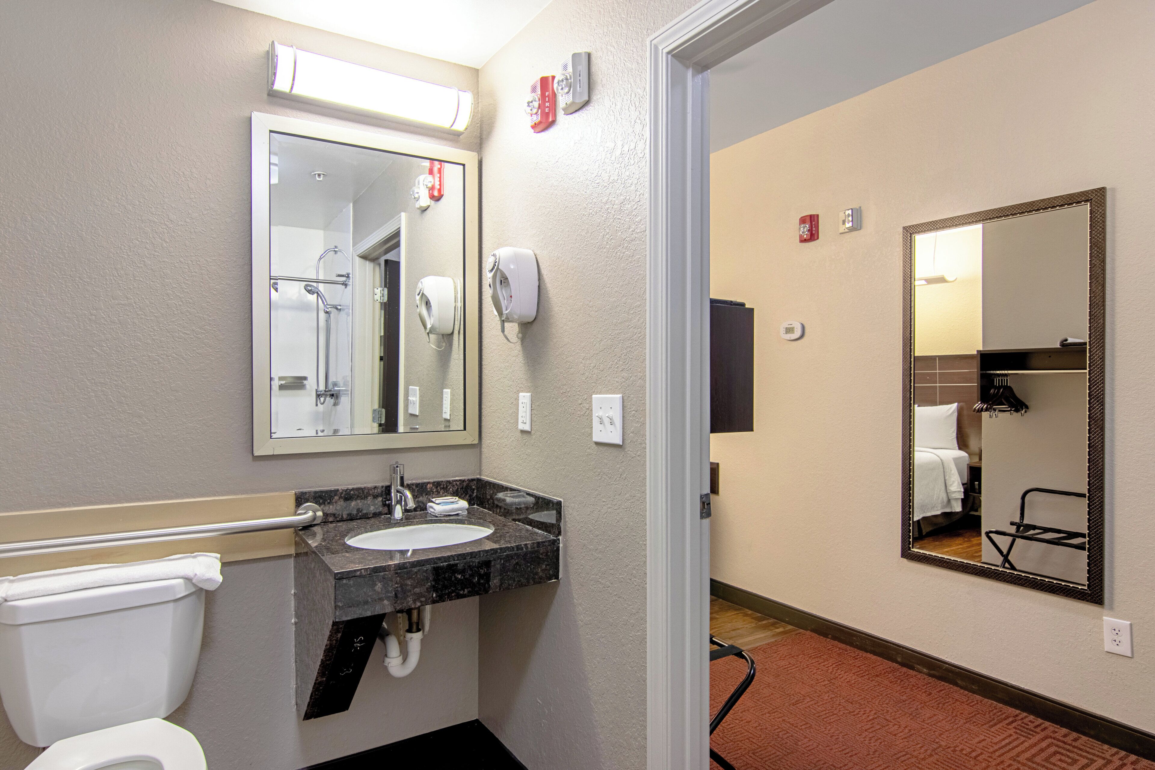 Superior Room, 1 King Bed, Accessible (Roll-In Shower, Smoke Free) | Bathroom