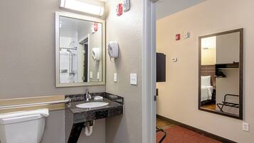 Superior Room, 1 King Bed, Accessible (Roll-In Shower, Smoke Free) | Bathroom