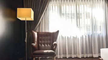 Minibar, in-room safe, desk, iron/ironing board