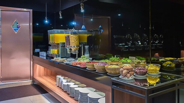 Breakfast buffet - Hotel Vista Express (Bangkok)