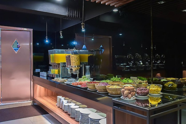 Breakfast buffet - Hotel Vista Express (Bangkok)