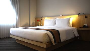 Minibar, in-room safe, desk, iron/ironing board