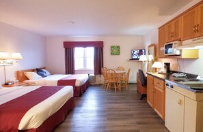 Escritorio, tabla de planchar con plancha, wifi gratis y ropa de cama