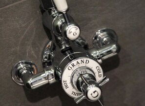 免費盥洗用品、吹風機、毛巾