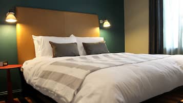 Desk, iron/ironing board, WiFi, bed sheets