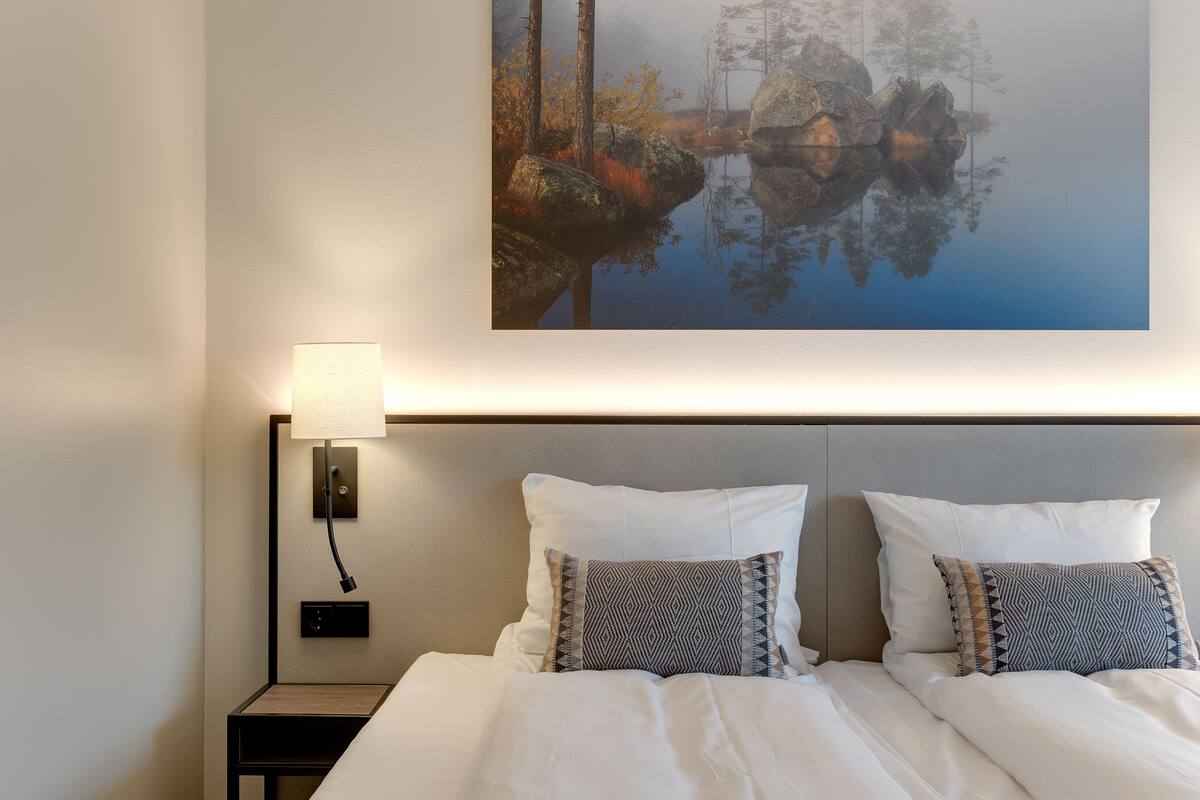 1 bedroom, egyptian cotton sheets, hypo-allergenic bedding, down duvets