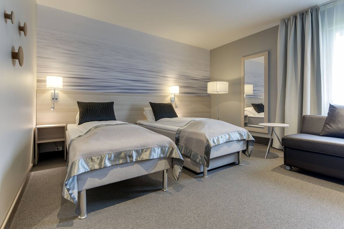 1 bedroom, egyptian cotton sheets, hypo-allergenic bedding, down duvets