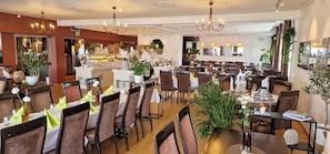 2 restaurants, breakfast, lunch, dinner served; international cuisine - Tyrifjord Hotell (Modum)