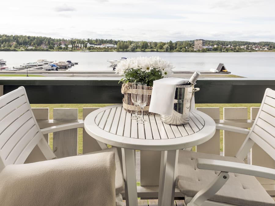 Klassisk enkelt eller dobbeltrom med fjordutsikt og balkong | Balcony view