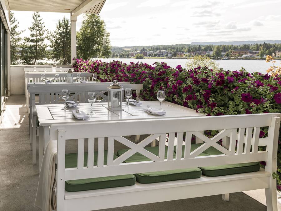 2 restauranter: frokost, lunsj og middag serveres