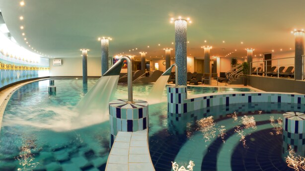 Indoor pool, outdoor pool - CE Plaza Hotel (Siófok)