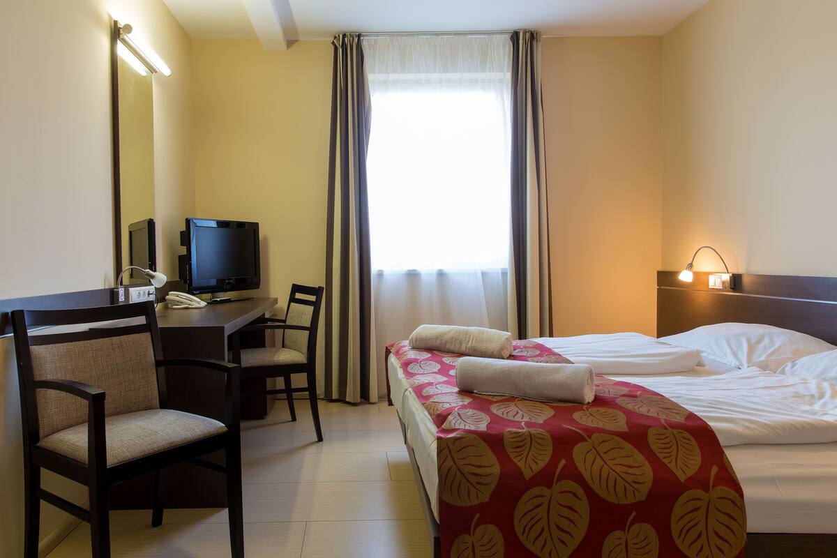 Double Room | Hypo-allergenic bedding available, minibar, in-room safe, desk