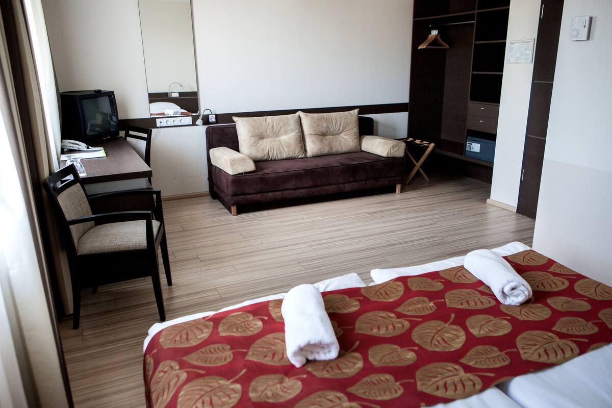 Family Room | Hypo-allergenic bedding available, minibar, in-room safe, desk