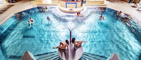 Swim-up bar