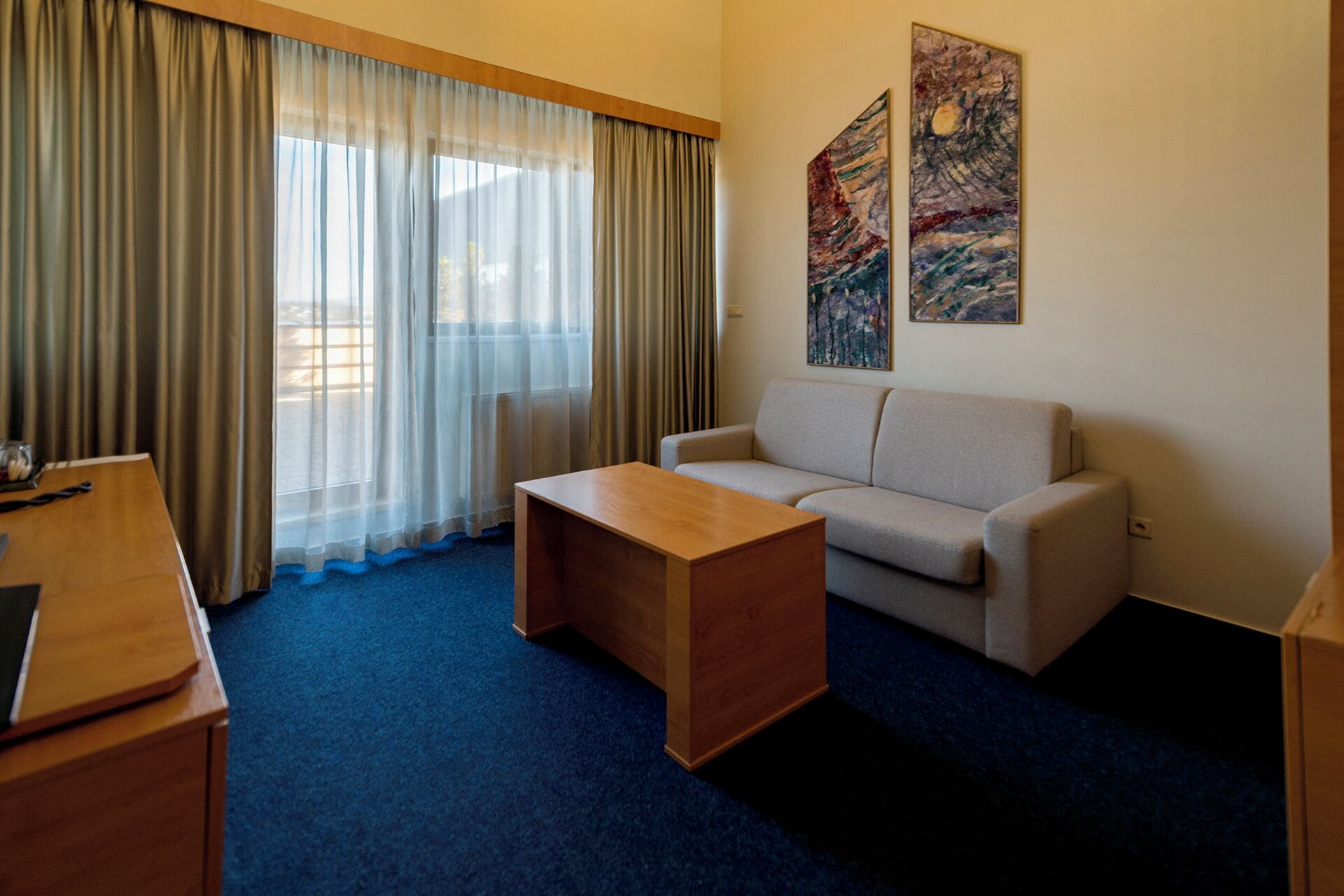 mezzanine room | 1 bedroom, minibar, in-room safe, desk