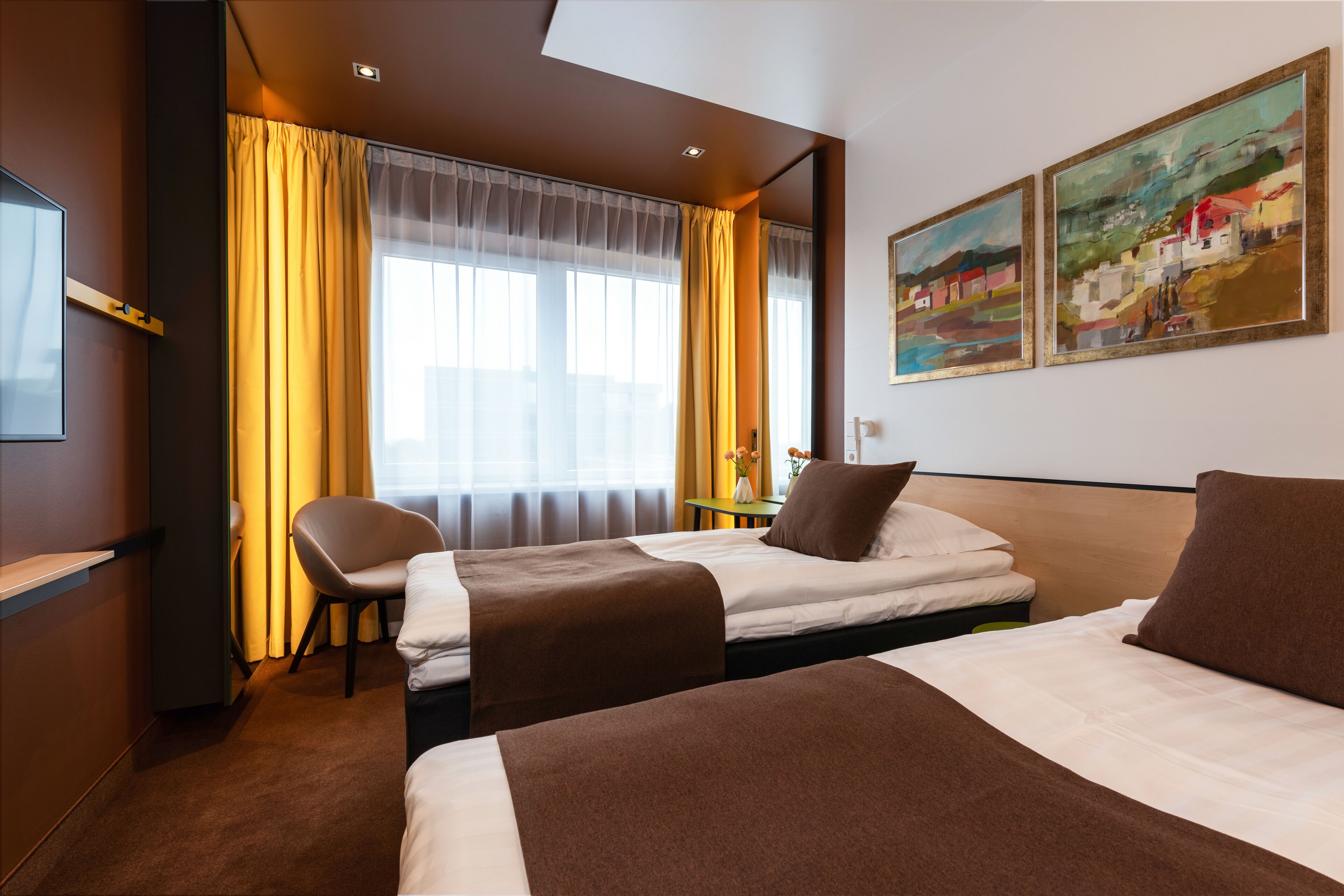 hypo-allergenic bedding, minibar, in-room safe, desk