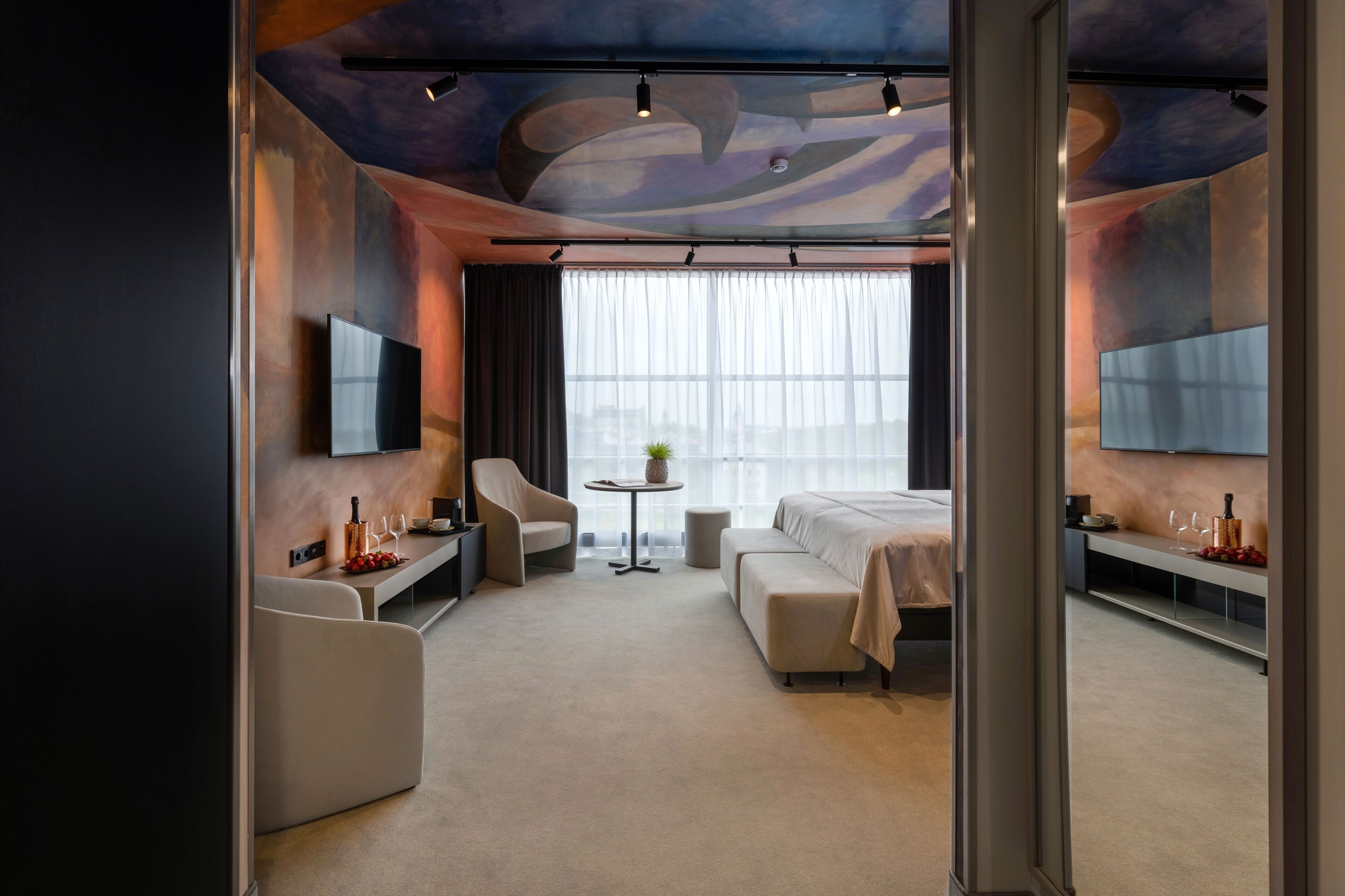 deluxe double room | hypo-allergenic bedding, minibar, in-room safe, desk