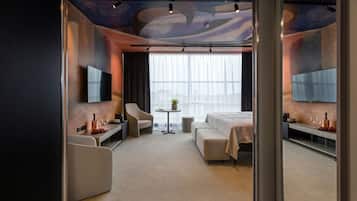 Deluxe Double Room | Hypo-allergenic bedding, minibar, in-room safe, desk