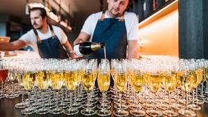 A bar setting with multiple glasses of white wine arranged on a table. - Art hotel Pallas by Tartuhotels (Tartu)