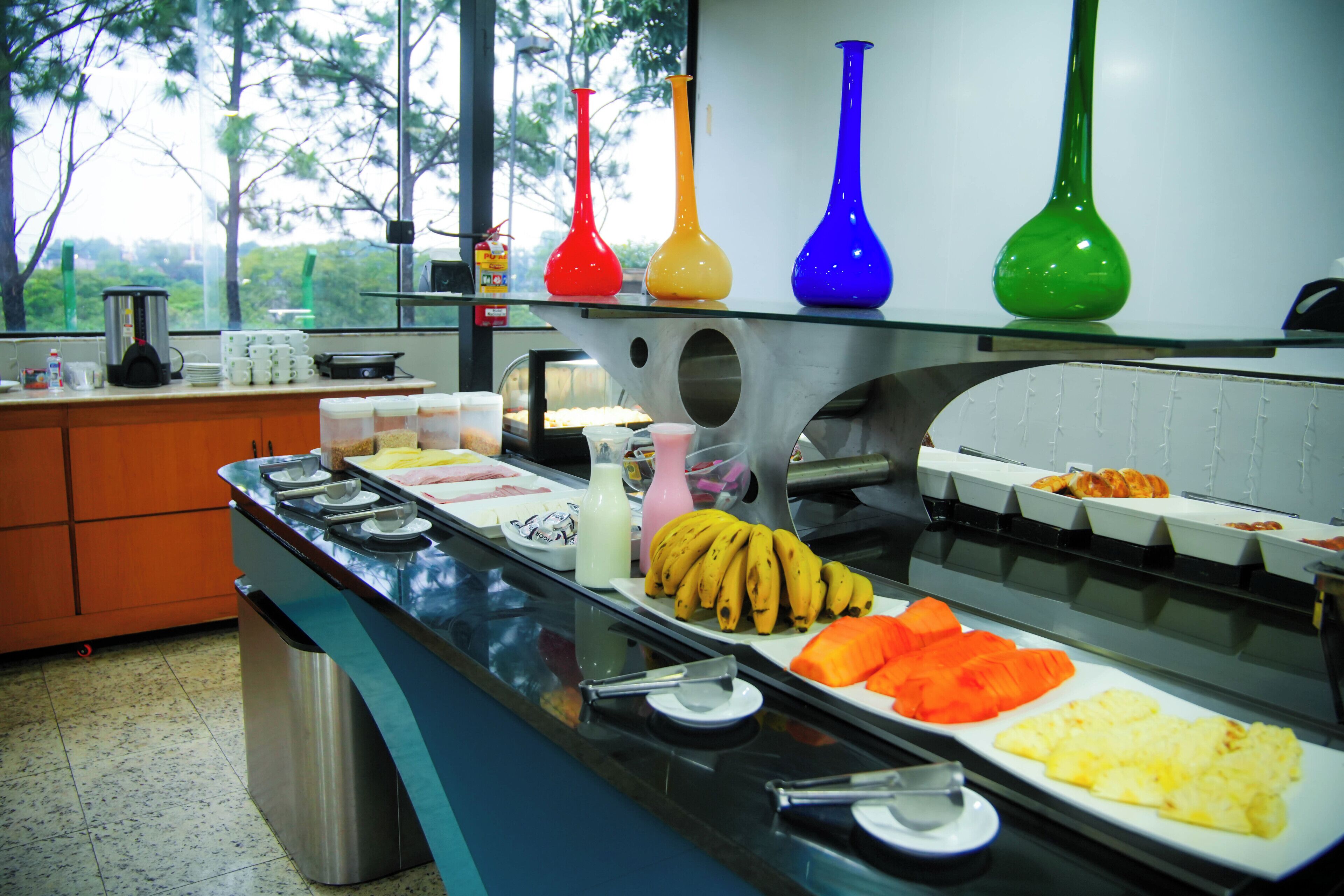 daily continental breakfast (brl 20 per person)