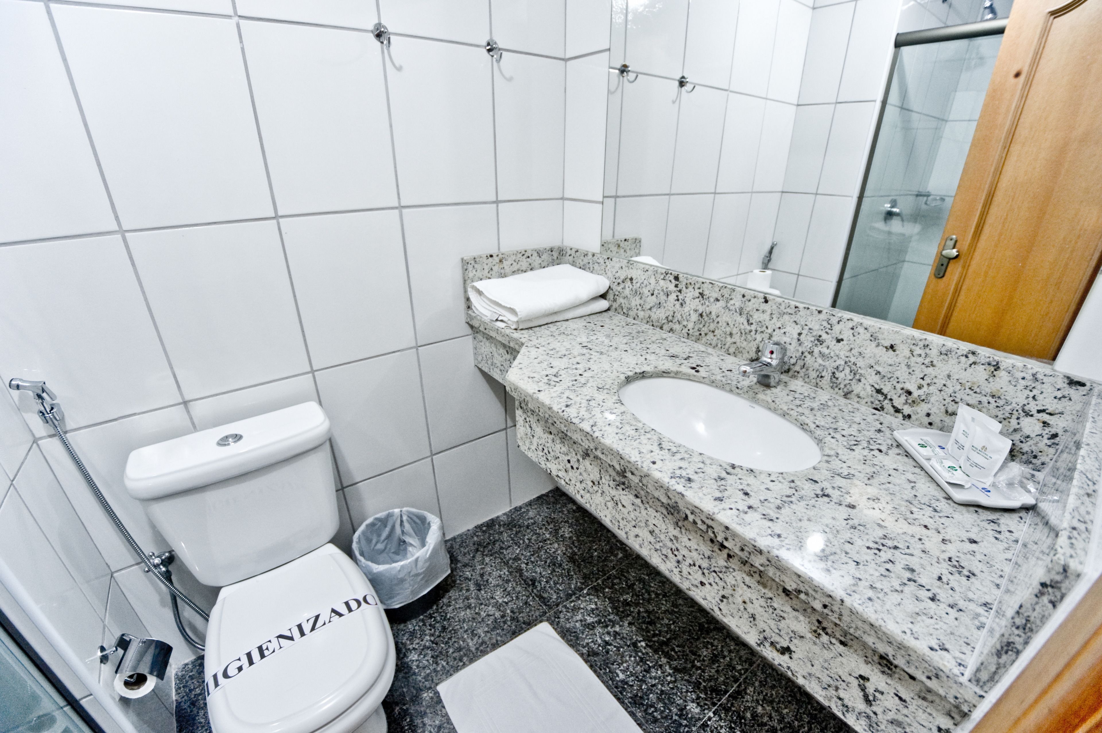 shower, rainfall showerhead, free toiletries, towels