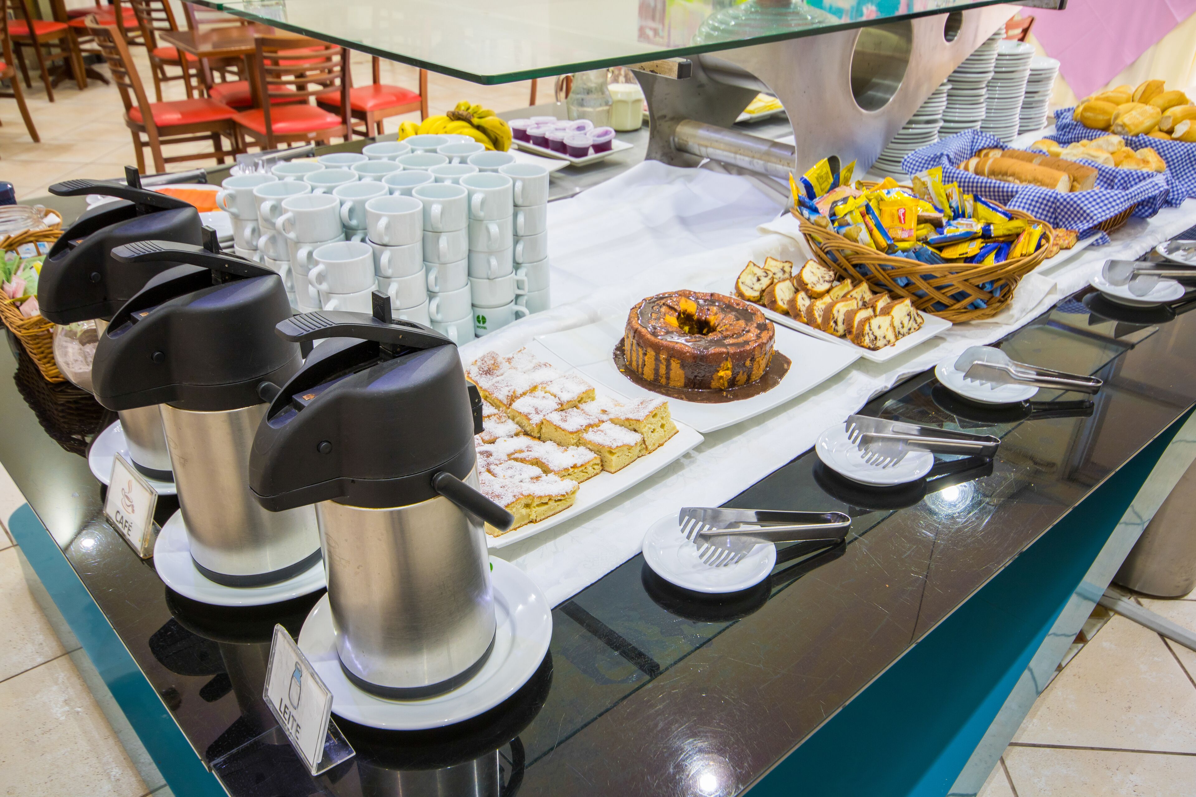 daily continental breakfast (brl 20 per person)