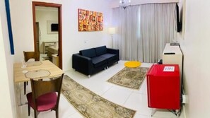 Svit Classic | Minibar, värdeförvaringsskåp på rummet och skrivbord