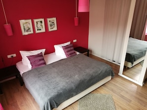 Ropa de cama hipoalergénica, colchones Select Comfort y minibar 