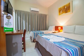 Minibar, escritorio, wifi gratis y ropa de cama