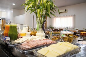 Breakfast buffet - Hotel Dan Inn Barretos By Nacional Inn  (Barretos)