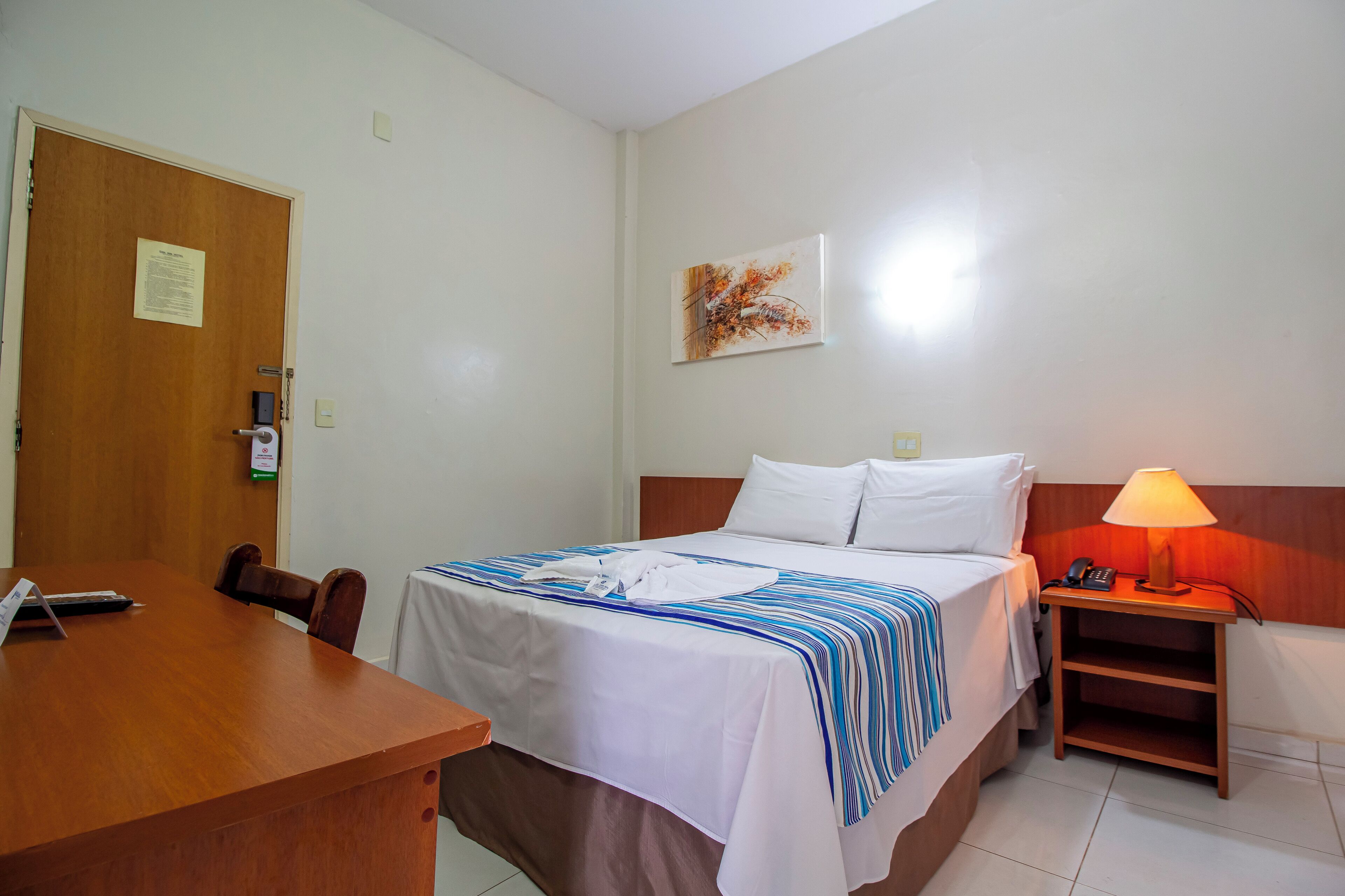 Habitación doble ejecutiva, 1 cama matrimonial | Minibar, escritorio, wifi gratis y ropa de cama 