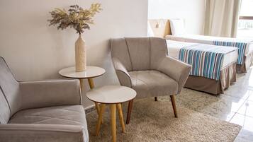 Familien-Vierbettzimmer | Minibar, Schreibtisch, kostenloses WLAN, Bettwäsche