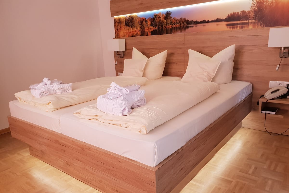 Phòng Suite | Minibar, bàn, bàn ủi/dụng cụ ủi quần áo