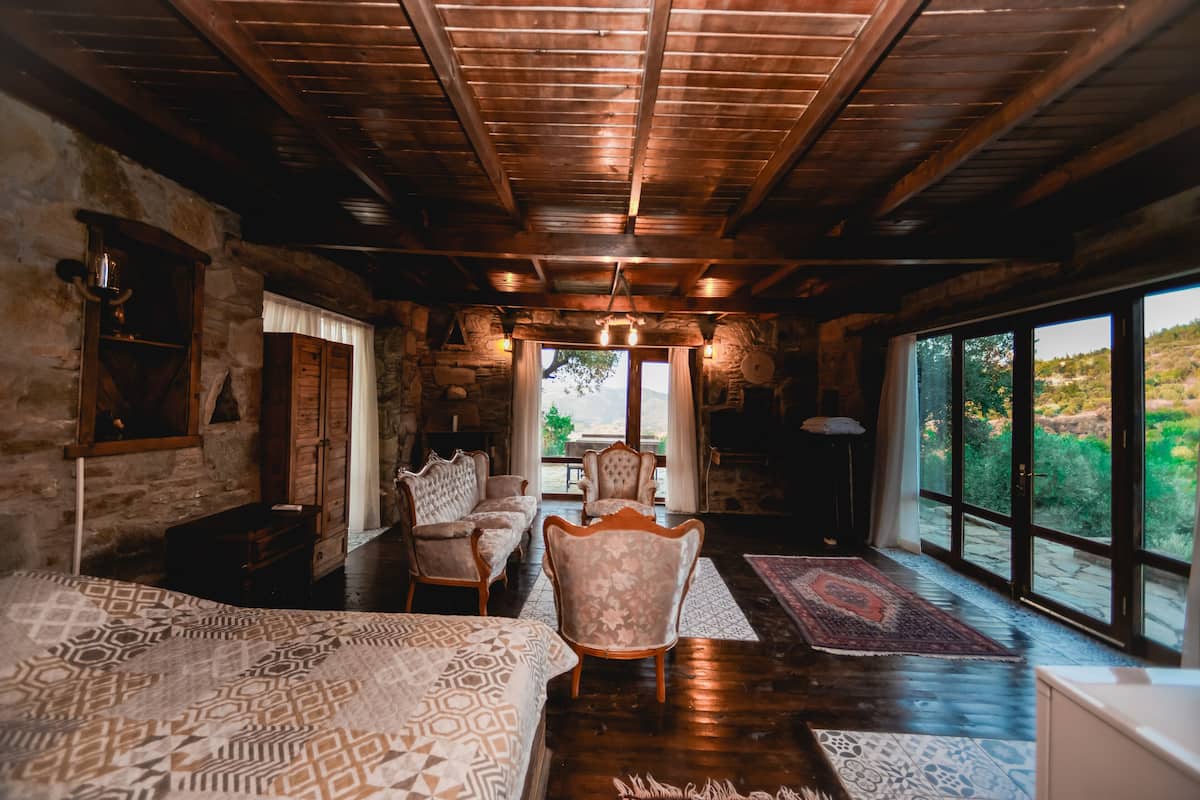 Chalet Deluxe | Minibar, escritorio, tabla de planchar con plancha y cunas gratuitas