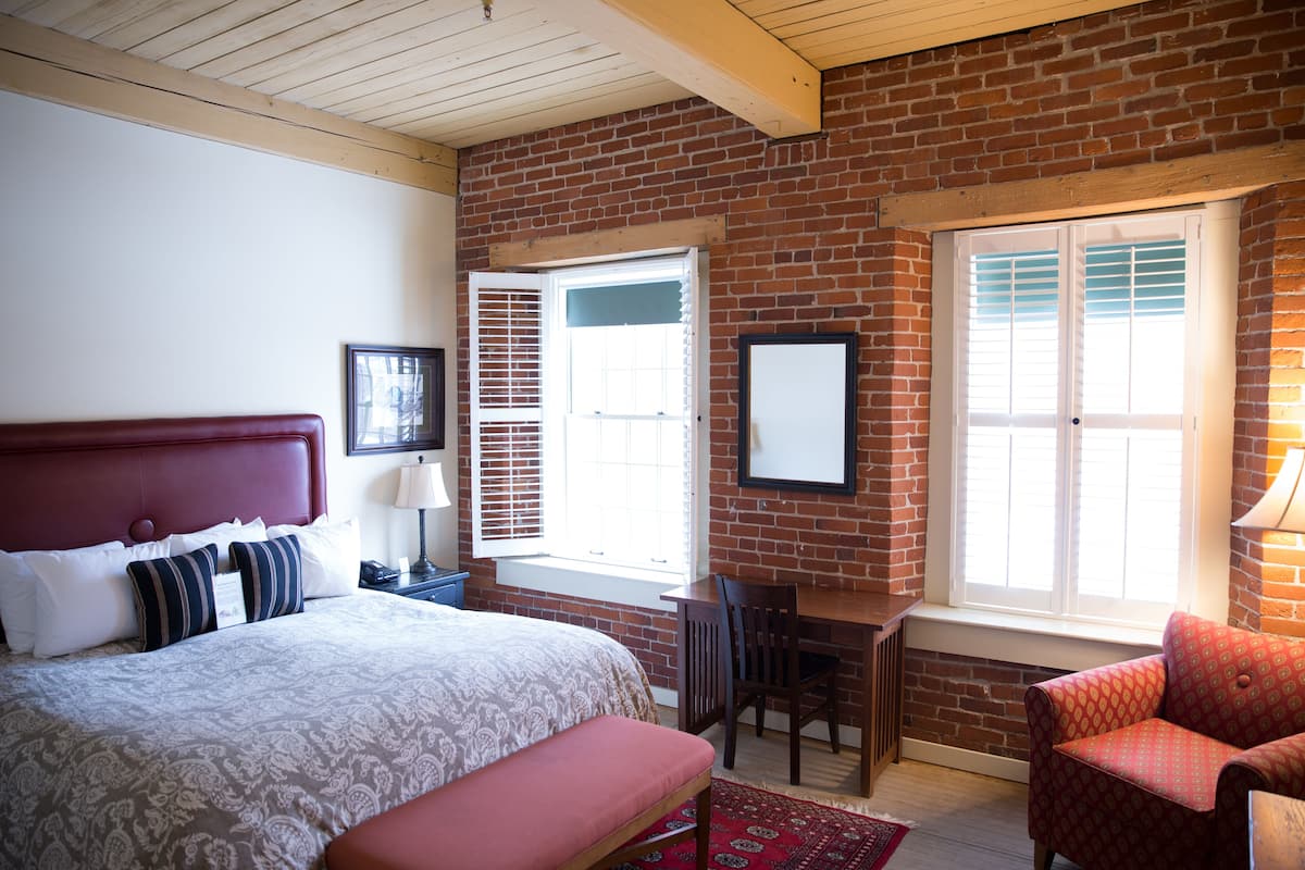 1 bedroom, premium bedding, desk, blackout drapes