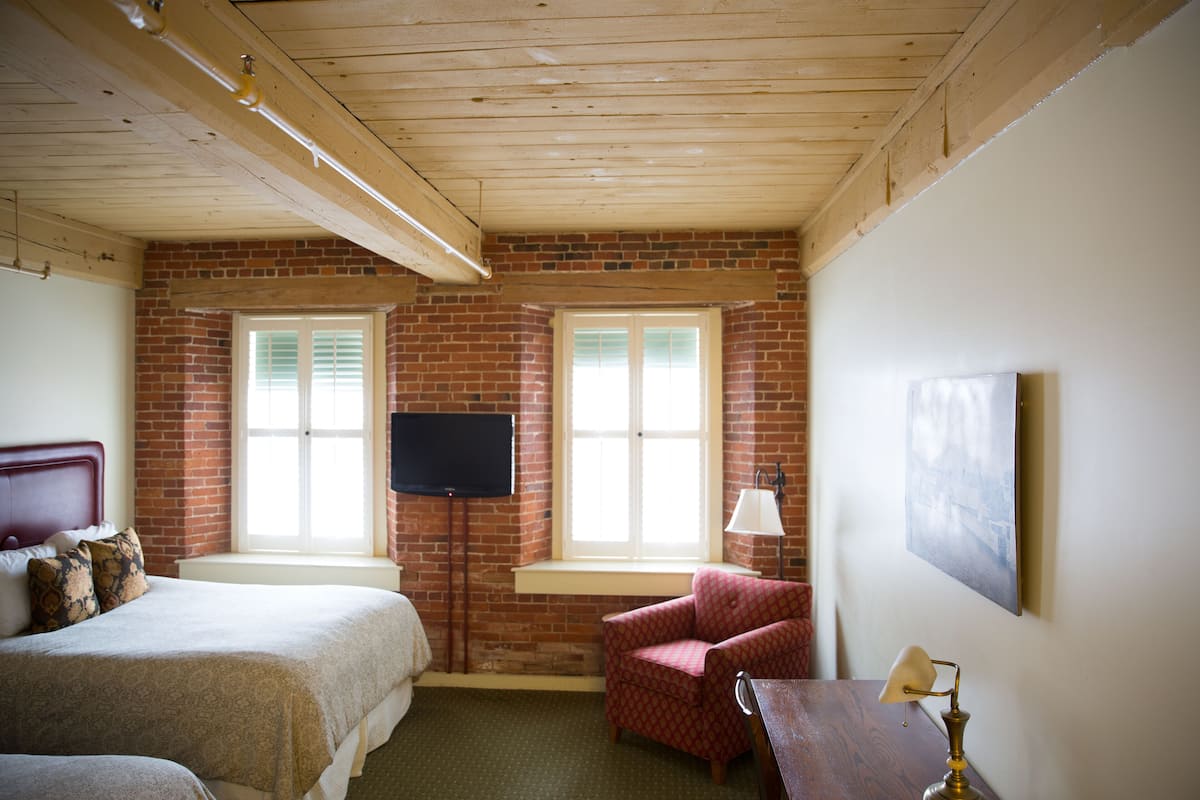 1 bedroom, premium bedding, desk, blackout drapes