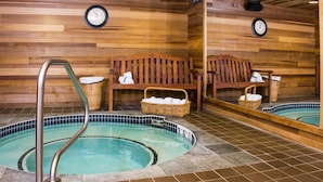 室內 SPA 浴池
