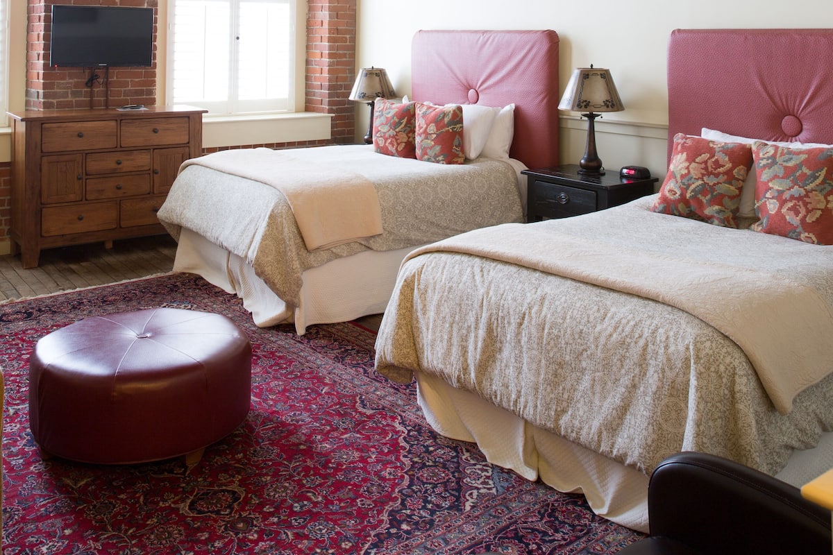 1 bedroom, premium bedding, desk, blackout drapes
