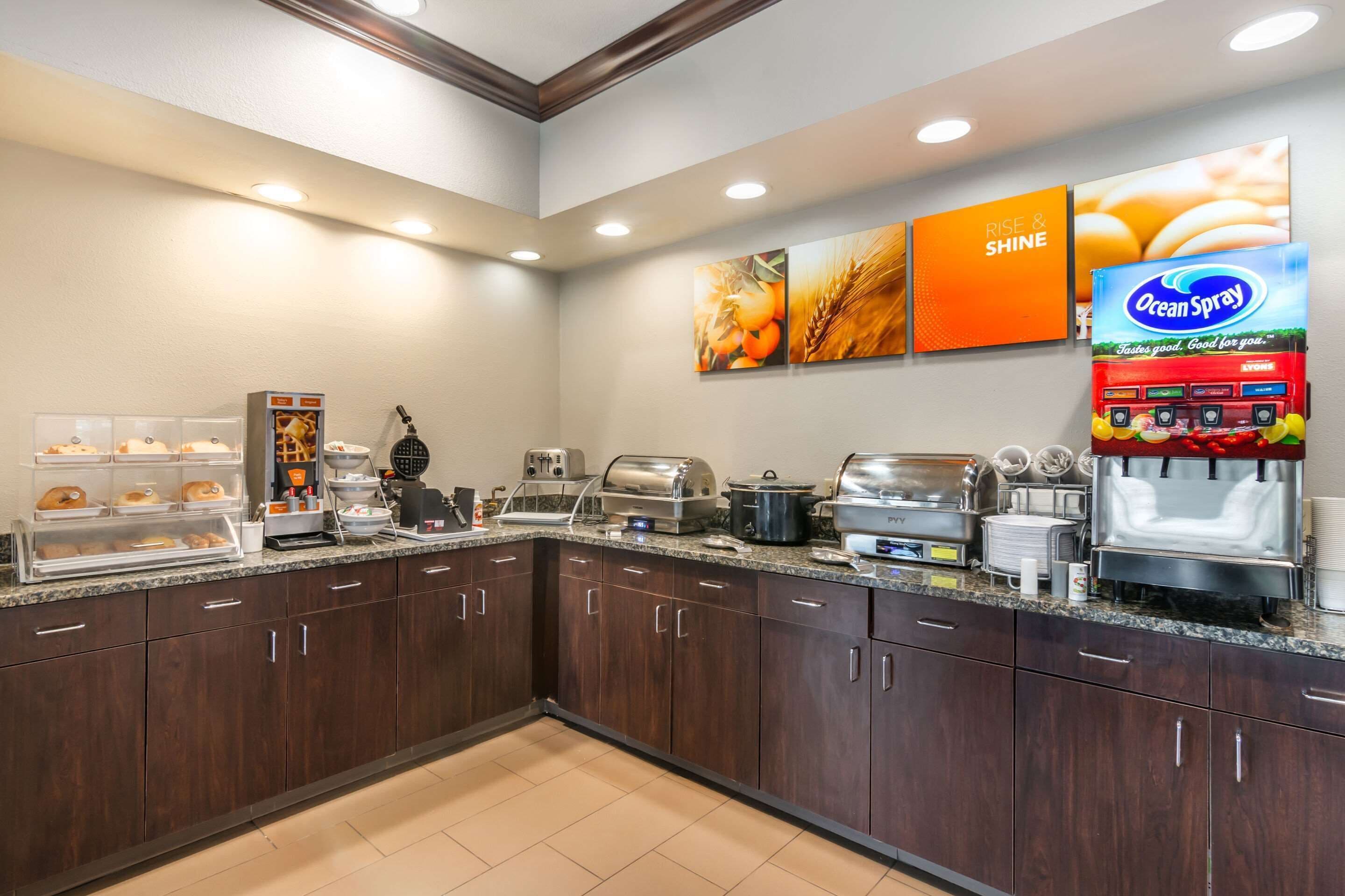 free daily full breakfast