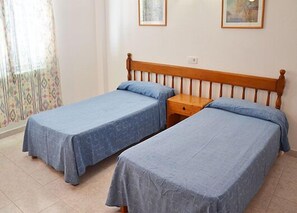 Free cots/infant beds, WiFi - Ruleta Hostal Ok (Sant Antoni de Portmany)