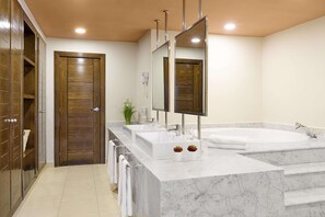Junior Suite, Beachfront | Bathroom