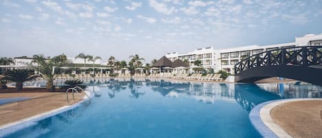 Piscine couverte, 3 piscines extérieures