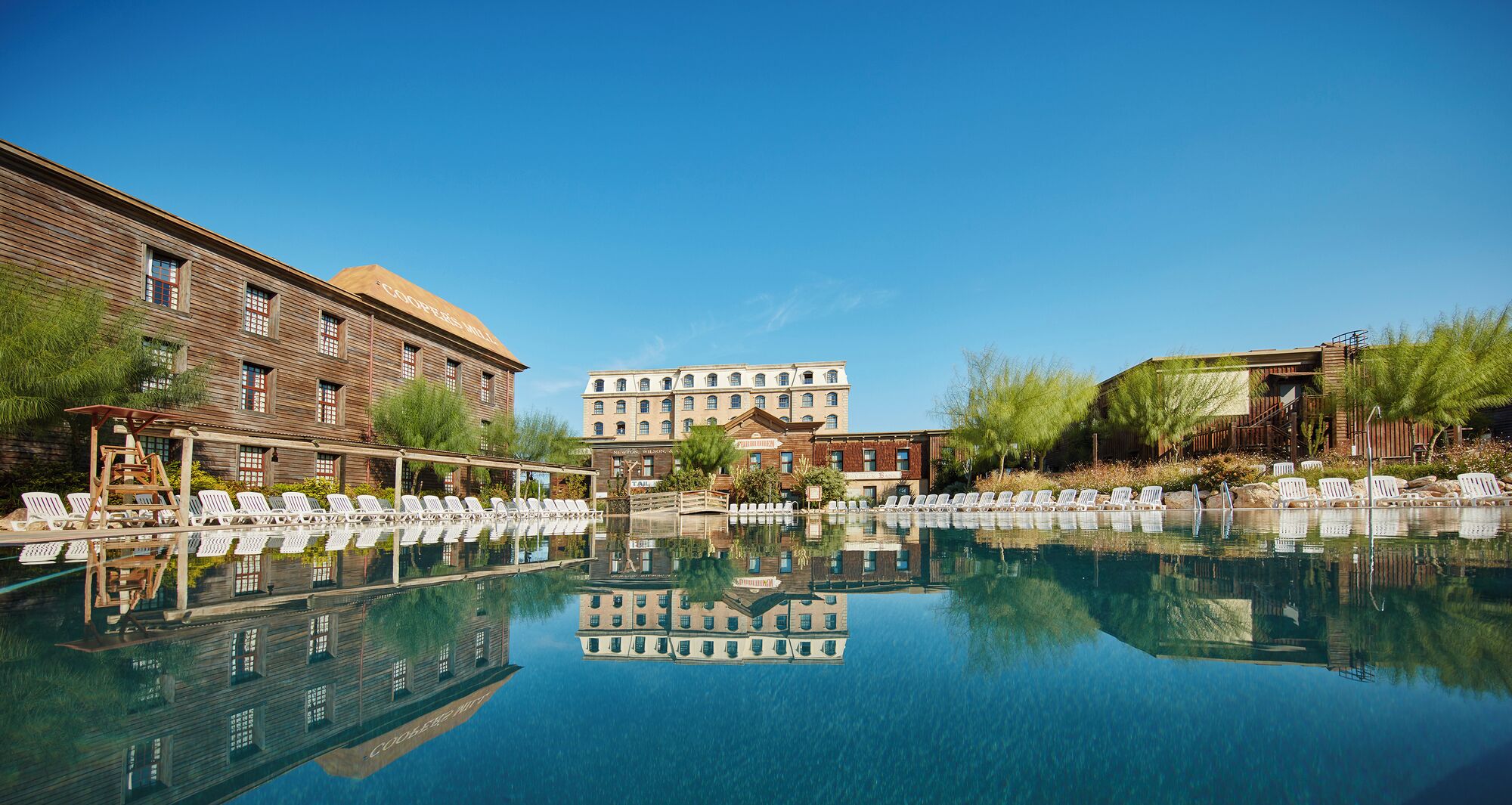 3 udendørs pools, parasoller, liggestole