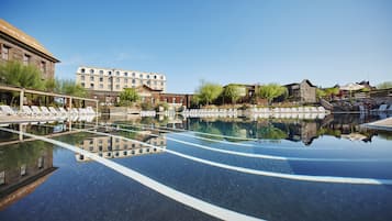 3 piscinas al aire libre, sombrillas, tumbonas