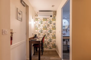 Hochwertige Bettwaren, Zimmersafe, Schreibtisch, schallisolierte Zimmer