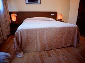 Dobbeltrom – standard | Skrivebord, barnesenger, wi-fi (inkludert) og sengetøy