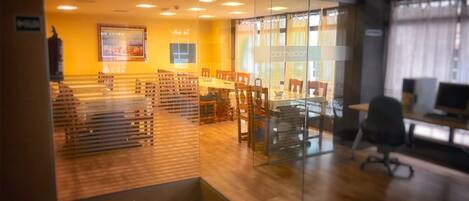 Daily continental breakfast (EUR 4 per person)