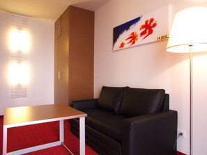 Apartment | Living area | TV - Hotel Orange Wings Wiener Neustadt (Wiener Neustadt)
