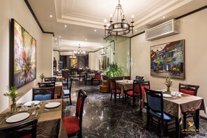 Spécialités Cuisine locale et internationale